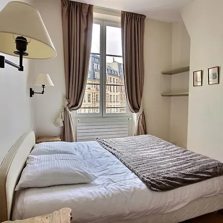 Place Dauphine - 4 Adults *